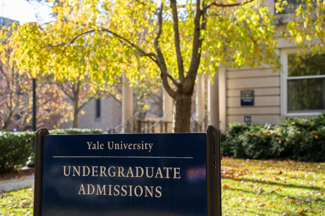 Perkiraan Nominal Beasiswa Yale University