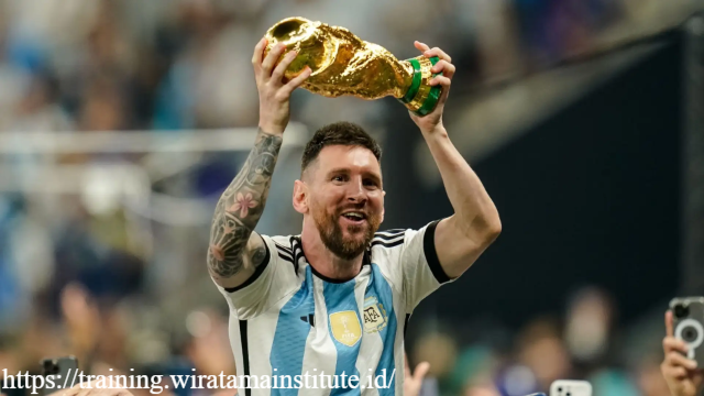 Napoli Bidik Kobbie Mainoo