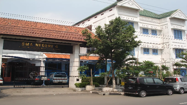 SMAN 4 Surabaya: Sekolah Negeri Unggulan